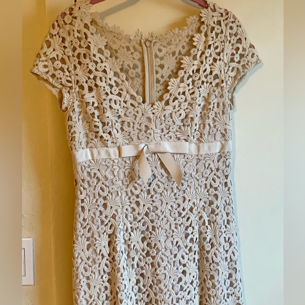 CHETTA B LACE DRESS size 4